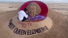 Indian sand artist pays tribute to Queen with huge sand sculpture
