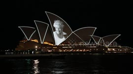 Sydney Opera House lights up I memory of the Queen for second night