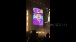 Elton John pays tribute to Queen Elizabeth at a concert in Toronto