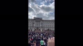 UK: King Charles Makes First Public Appearance Outside Buckingham Palace 2