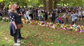 Thousands of people lay flowers in Green Park in tribute to the Queen.