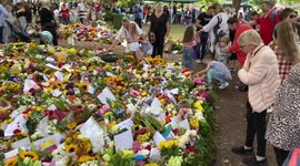 Thousands of people lay flowers in Green Park in tribute to the Queen.