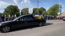 UK: Mourners Line Up On Roadside As Queen Elizabeth’s Coffin Taken To Edinburgh 2