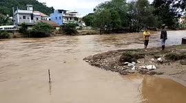 Market floods as heavy rain keeps on pounding Thailand
