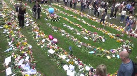 Thousands of floral tributes laid at Green Park as mourners await Queen's coffin arrival at Buckingham Palace
