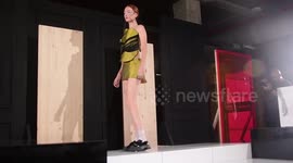 La diseñadora granadina Beatriz Peñalver vuelve a elegir Madrid es Moda para realizar un desfile en el que mostrar su nueva colección cápsula.