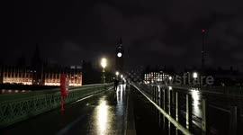 London landmarks go dark to honor Queen