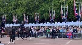 Mounted police arrive at Buckingham Palace ahead of procession