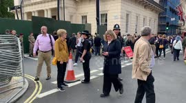Mourners left devastated after police block access to Queen's coffin procession