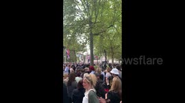 UK: Throngs Of People Flock The Route To Westminster Hall To Catch Glimpse Of Queen’s Procession 2