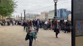 Queue to view Queen’s coffin stretches all the way to Tower Bridge