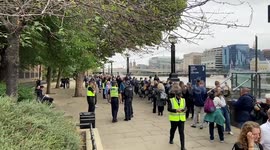 Queue to view Queen’s coffin stretches all the way to Tower Bridge