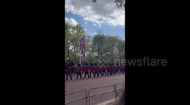 UK: Throngs Of People Flock The Route To Westminster Hall To Catch Glimpse Of Queen’s Procession 3