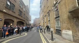 More like a desert: Bemused crowd watches off-key man sing Oasis classic during queue for Queen