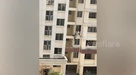 Deaf man climbs 4 floors to rescue elderly resident hanging from window in China