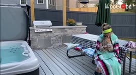 Loving sister weeps during unexpected reunion with her twin