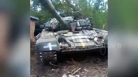 Ukrainian troops capture Russian tank as invaders abandon kit on battlefield and flee for their lives
