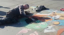 London street artists create stunning tributes in honour of the Queen