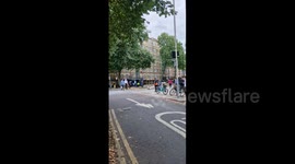 Endless queue in London, UK to see Queen's coffin