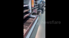 Japan: empty supermarket shelves as typhoon Nanmadol approaches