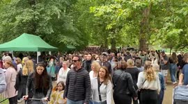 Thousands of people pour into Green Park for The Queen’s floral tributes