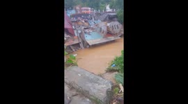 Flash floods cause landslides, completely destroying 20 houses in Vietnam