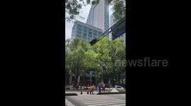 Traffic light shakes and syrens ring during earthquake in Mexico