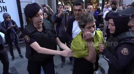 Turkish police arrest demonstrators demanding justice for Mahsa Amini