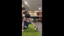 Gymgoer suffers embarrassing fall as she misjudges box jump