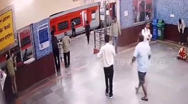 Alert cop saves man who slipped and fell on track while boarding running train in northern India