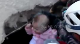 Girl pulled alive from collapsed four-storey building in Jordan