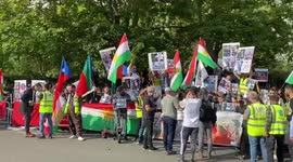 Mahsa Amini: Hundreds protest outside Iranian embassy in London