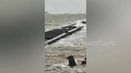 Passerby rescues man being battered by sea waves in eastern China