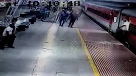 Vigilant cop rescues man after he slips while de-boarding moving train in southern India