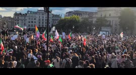 Iranians occupy Trafalgar Square, in protest for the murder of Mahsa Amini
