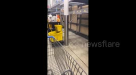 Supermarket shelves empty as Floridians prepare for Storm Ian