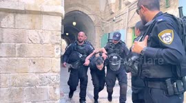 alestinians hold a protest outside the Al-Aqsa Mosque compound afterJewish settlers stormed Al-Aqsa mosque compound during Rosh Hashanah, the Jewish New Year in Old City of Jerusalem