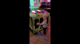'Jackpot baby' wins hundreds of tickets at arcade and acts like it's no big deal