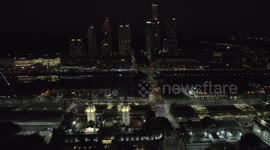 Buenos Aires - Drone 4K - Atardecer y noche 2022 Ciudad Autónoma de Buenos Aires. Vistas aéreas sobre Puerto Madero, Monserrat, el Obelisco y parte del centro de la ciudad. También se observan la Plaza de Mayo, el centro CCK, La Casa Rosada