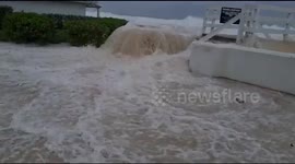 Cayman Islands: Hurricane Ian Brings Storm Surges And High Waves