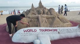 Indian sand artist builds sculptures of iconic landmarks for World Tourism Day