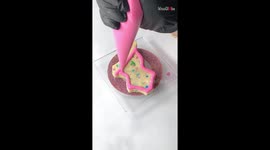 Artist skillfully turns cookies into beautiful swimsuits