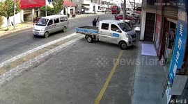 Boy suddenly running into road narrowly avoided by alert minibus driver in China