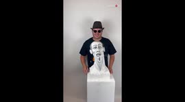 Famous artist makes viewers go awe-struck by showcasing his baffling stretchable sculpture