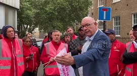 CWU general secretary Dave Ward speaks at the Royal Mail strike picket in London