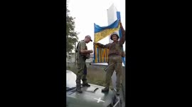 Ukrainian soldiers raise Ukrainian flag at outskirts of Russian-held Lyman