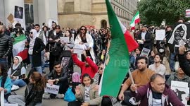 Women life freedom protest with solidarity of masha amini killed in iran