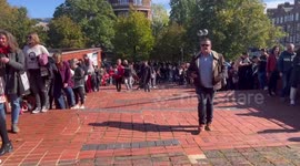 Super long queues in London to vote in the Brazilian election