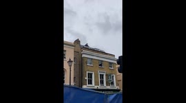 Trumpet player cheers on London Marathon runners