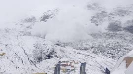 Tashi Lhakpa Sherpa filmed the moment an avalanche destroyed 6 camps at Mount Manaslu basecamp
